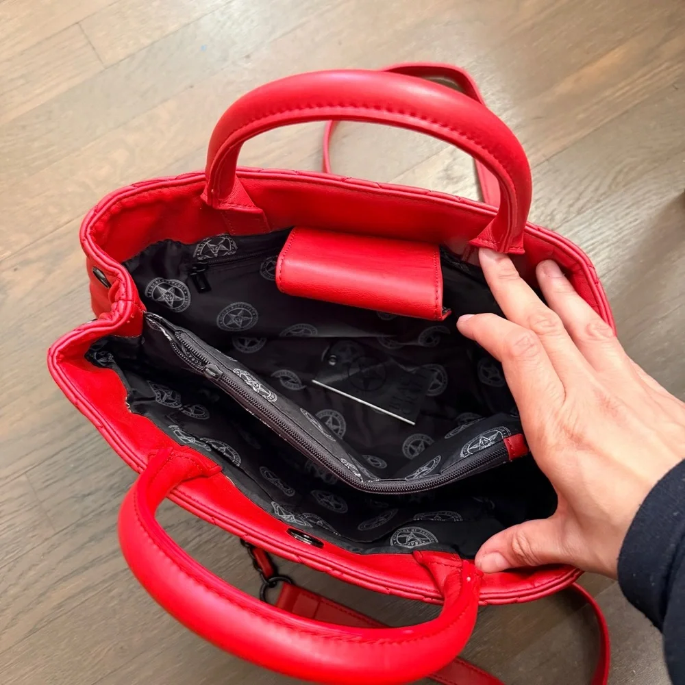 Blackcraft Cult red and black quilted shoulder bag - Picture 4 of 5